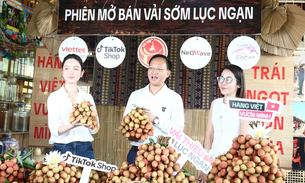 Phó Chủ tịch UBND tỉnh Bắc Ninh Phạm Văn Thịnh livestream chốt hơn 31 tấn vải thiều