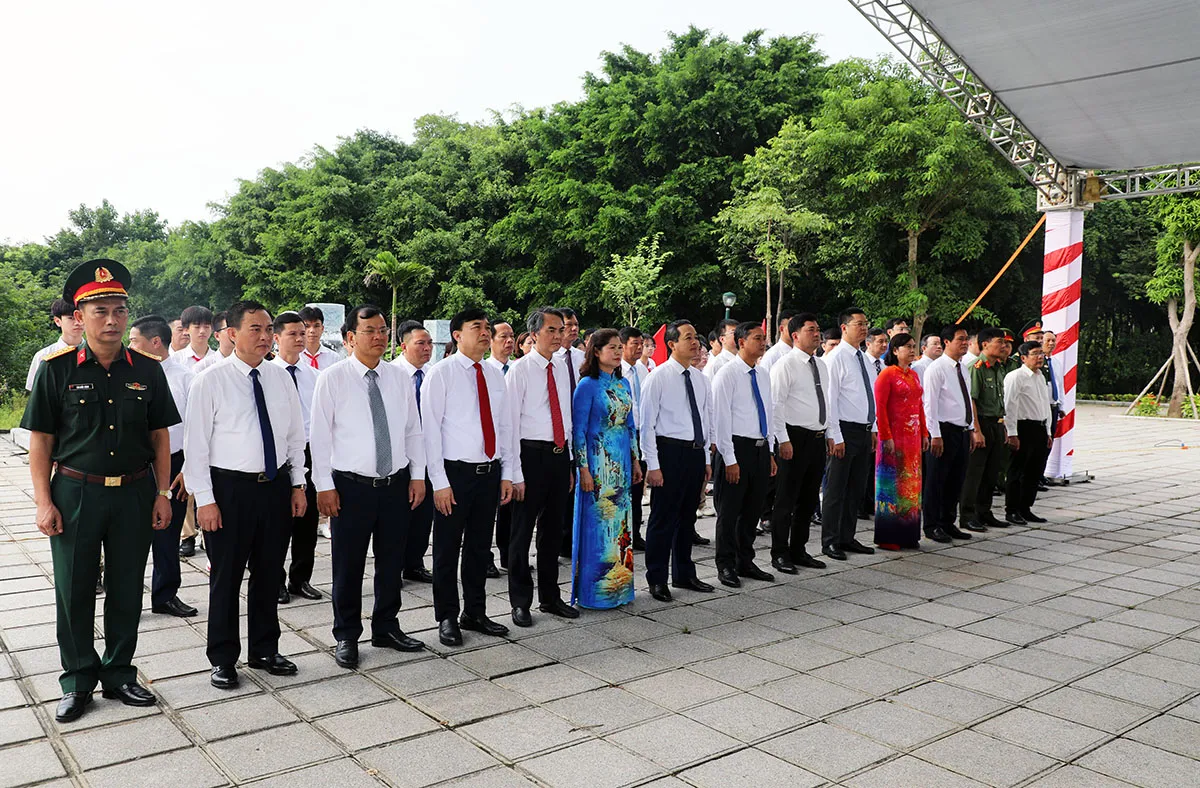Lãnh đạo tỉnh Bắc Ninh dâng hương nhân kỷ niệm 105 năm Ngày sinh đồng chí Lê Quang Đạo