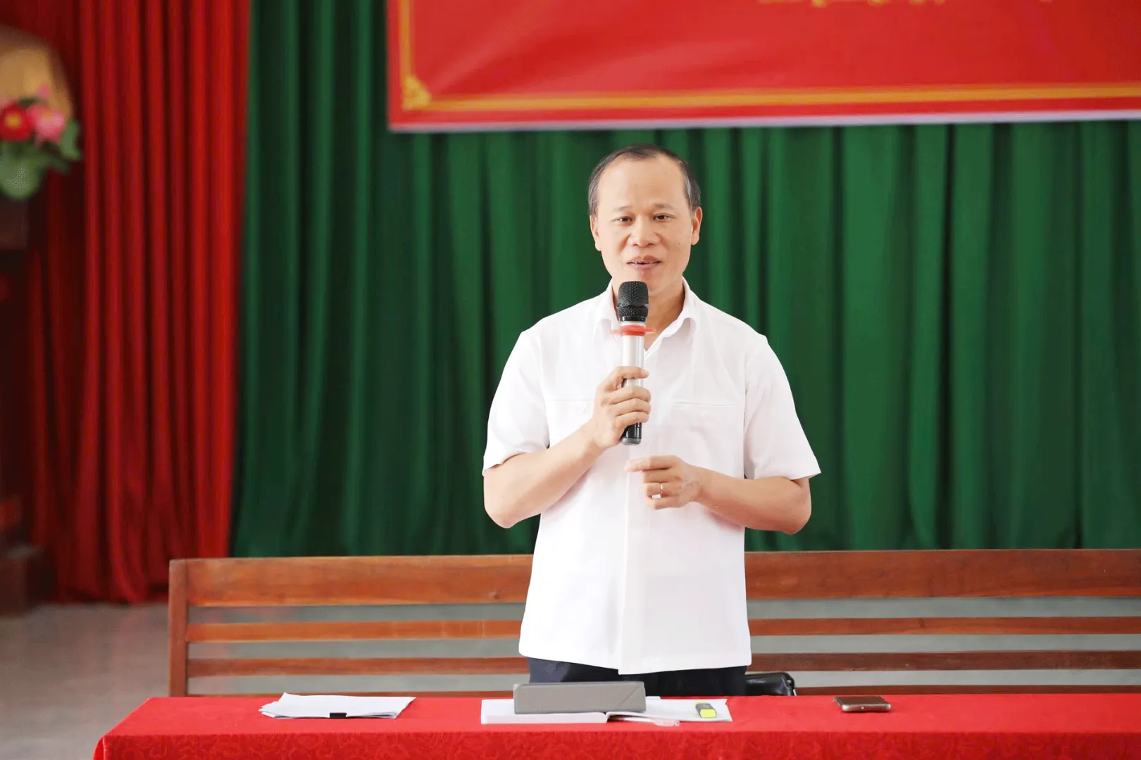 Đồng chí Mai Sơn, Phó Chủ tịch Thường trực UBND tỉnh dự sinh hoạt Chi bộ Tổ dân phố...