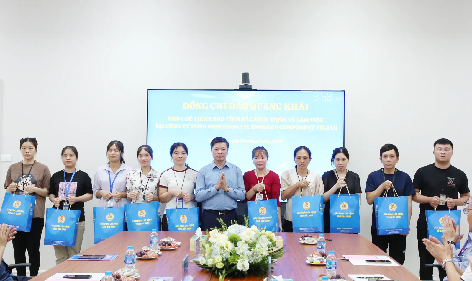 Phó Chủ tịch UBND tỉnh Đào Quang Khải thăm, làm việc tại Công ty Fulian (KCN Quang...