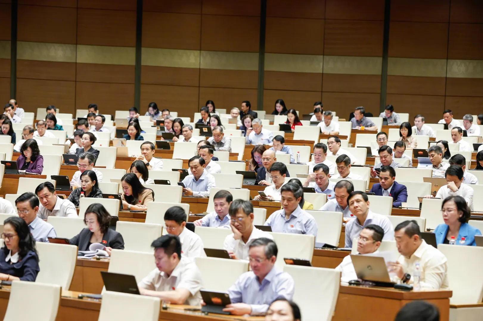 Ngày 12/8, Quốc hội thảo luận về việc thành lập thành phố Quảng Ninh và thành phố Bắc...