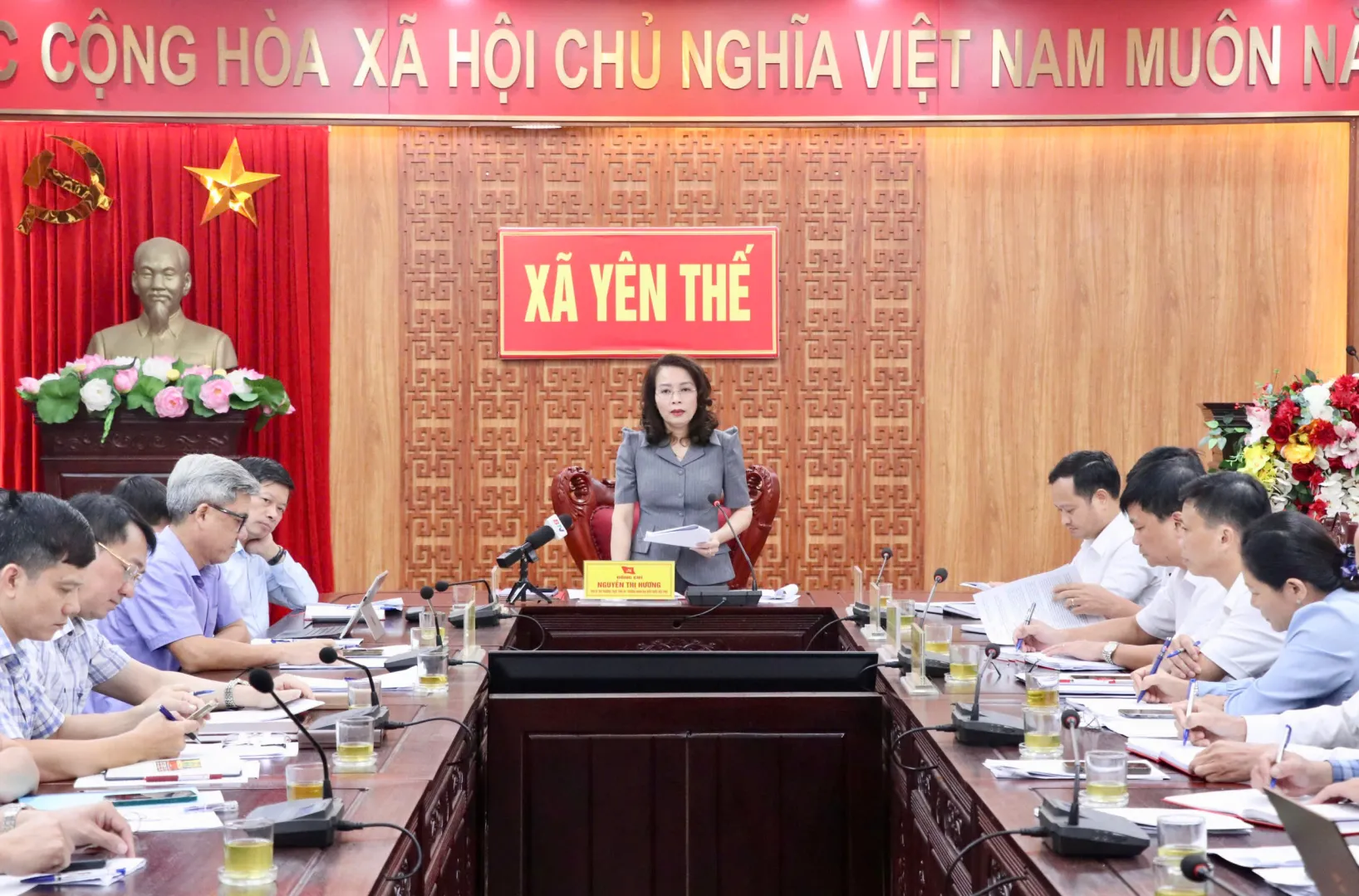 Phó Bí thư Thường trực Tỉnh uỷ Nguyễn Thị Hương làm việc với Ban Thường vụ Đảng uỷ xã...
