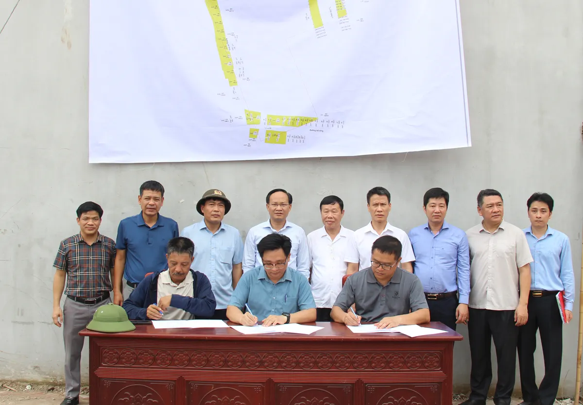 Phó Chủ tịch UBND tỉnh Phạm Văn Thịnh dự bàn giao mặt bằng ranh giới khu vực APEC và...