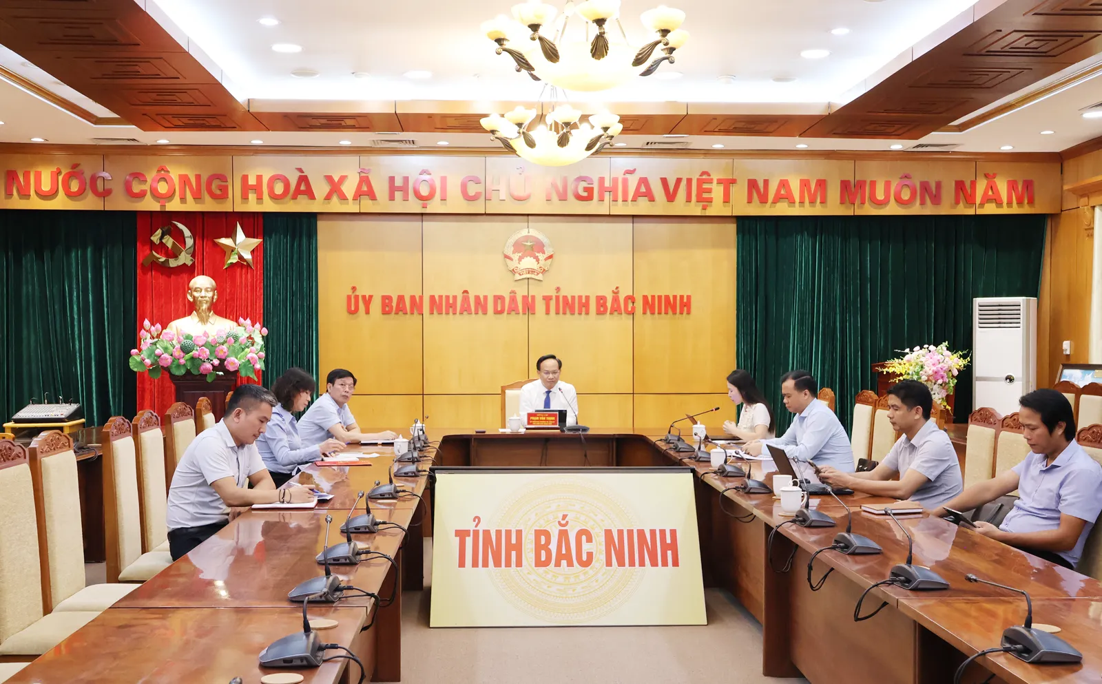Phó Chủ tịch UBND tỉnh Phạm Văn Thịnh làm việc trực tuyến với Hiệp hội các nhà sản...